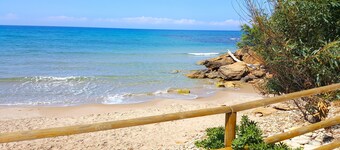 Oasis by the sea - cottage 4 On the beach.