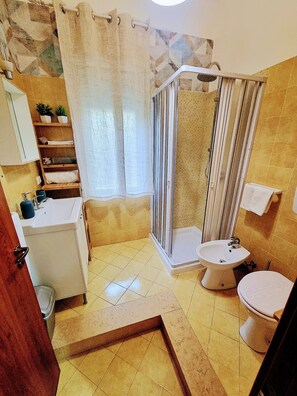 Shower, hair dryer, bidet, towels - Oasis by the sea - cottage 4 On the beach. (Sicilia)