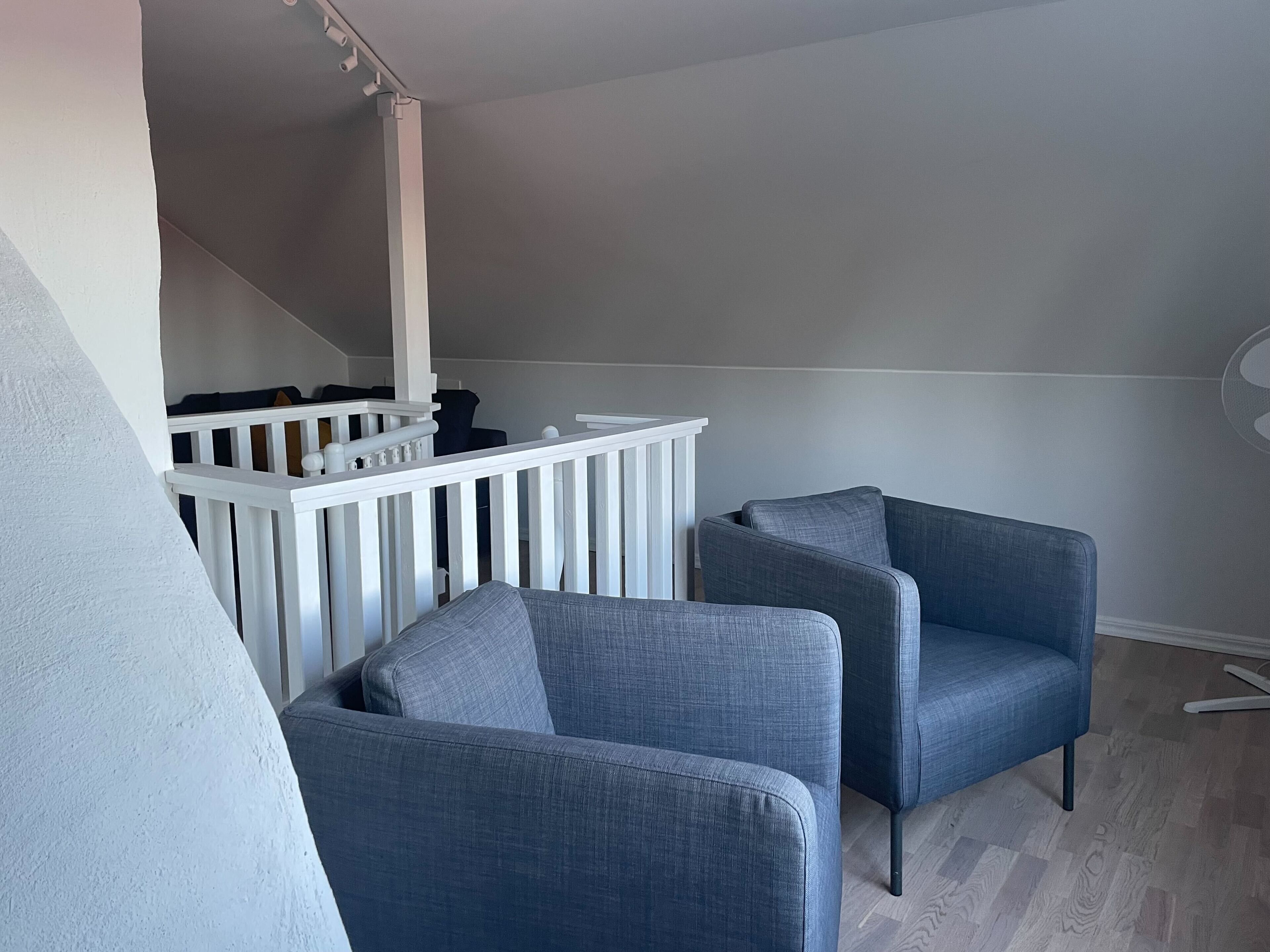 Perhehuoneisto, valtamerinäköala, piha-alue (Lgh 1103) | Oleskelualue | LED-televisio