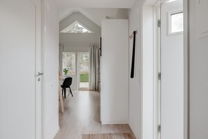 Casa Confort, accesible para personas con discapacidad, vistas al mar (Hus 1) | Zona de estar | Una televisión LED