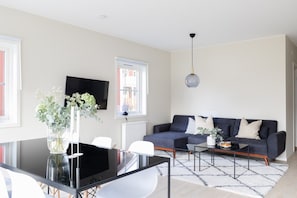 Family Apartment, Ocean View, Courtyard Area (Lgh 1009) | Individually decorated, individually furnished - Stora Frögården (Morbylanga)