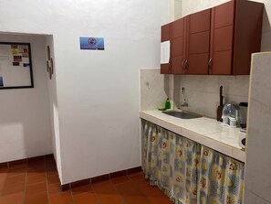 Family Villa | Private kitchen | Fridge, stovetop, coffee grinder, griddle - Hospedaje Campestre Villa Niny (San Gil)