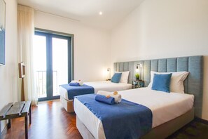 5 chambres, coffres-forts dans les chambres, fer et planche à repasser