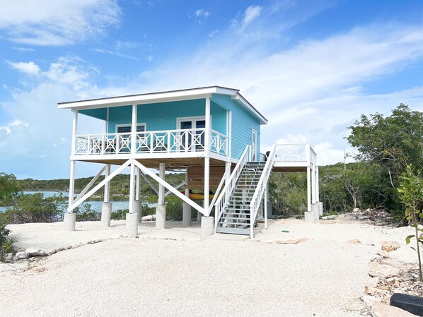 Exterior - Blue Hole Lodge - Bonefish Heaven with Blue Hole in Backyard (Exuma)