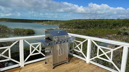 Blue Hole Lodge - Bonefish Heaven with Blue Hole in Backyard