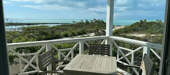 Blue Hole Lodge - Bonefish Heaven with Blue Hole in Backyard