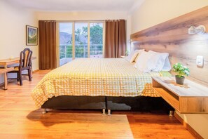 Comfort Suite (Suite Panoramica 304) | 1 bedroom, individually decorated, individually furnished, desk
