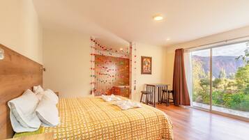 1 bedroom, individually decorated, individually furnished, desk