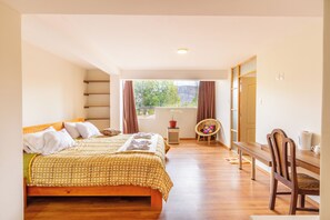 Comfort Suite (Suite Golden 203) | Individually decorated, individually furnished, desk, laptop workspace - Valles apartamentos ecológicos (Urubamba)