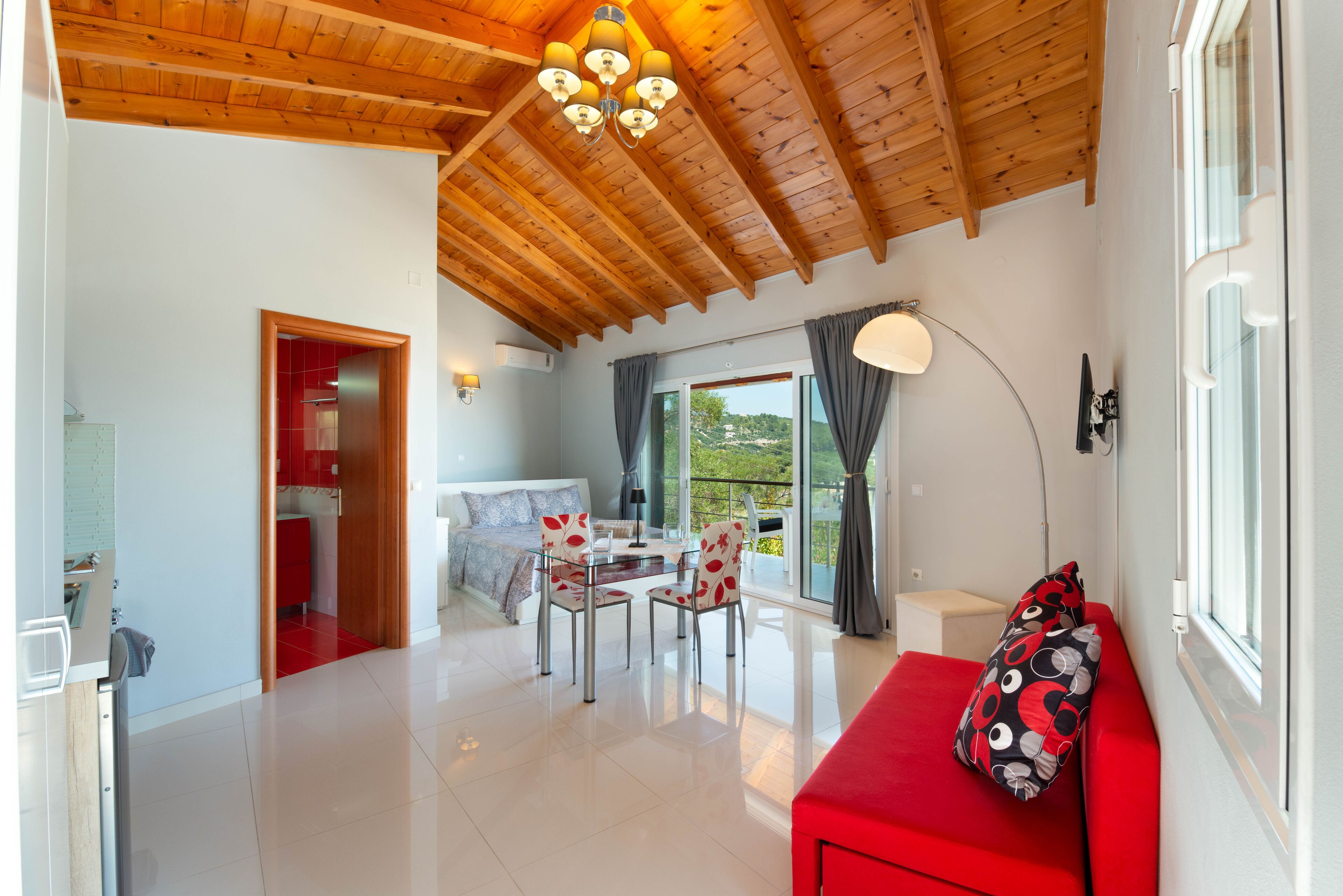 Smart-tv, boeken en een printer