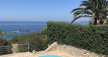 Armorel Gold is a beautiful villa and studio in a fabulous location.