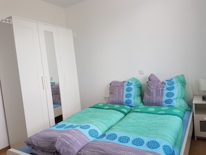 2 bedrooms, iron/ironing board, WiFi, bed sheets