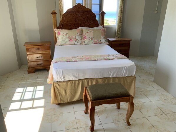 5 bedrooms, desk, iron/ironing board, free WiFi
