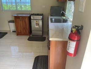 Een magnetron, een oven, een kookplaat