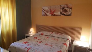 2 soverom, strykejern/-brett, reiseseng for barn og wi-fi (inkludert)