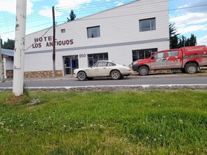 Exterior - HOTEL LOS ANTIGUOS (Los Antiguos)