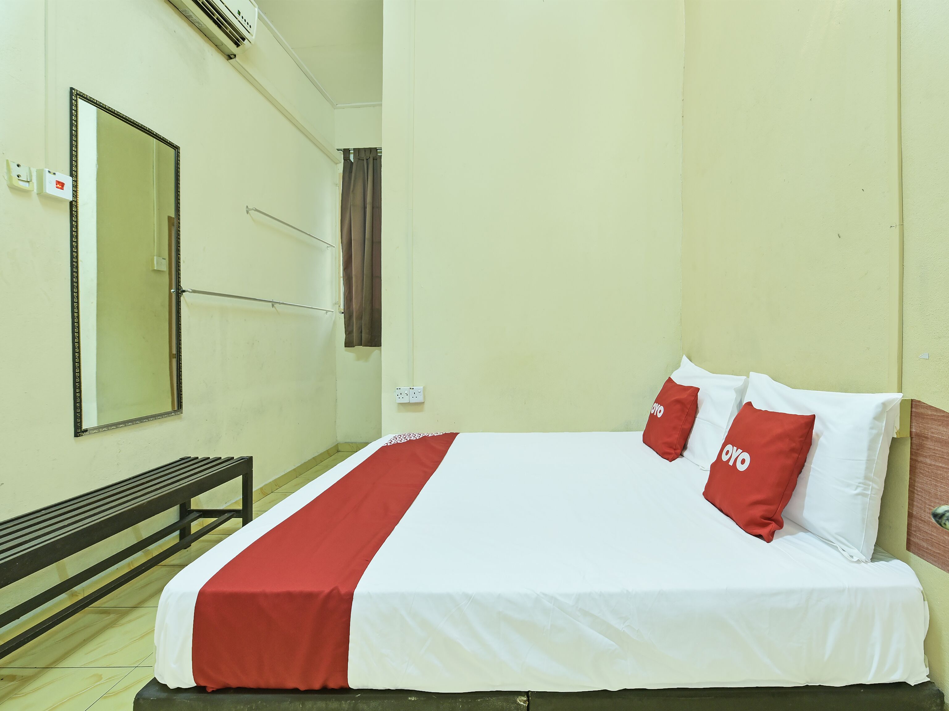 Free WiFi, bed sheets