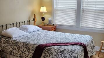 2 bedrooms, in-room safe, iron/ironing board, free WiFi