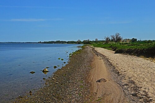 "Haus Landgang" for nature lovers, close to the beach, quiet, with a large garden