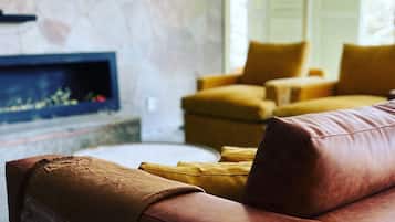 Smart TV, estéreo, monitor de computadora y impresora