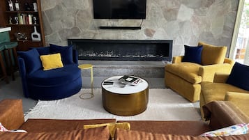 Smart TV, estéreo, monitor de computadora, impresora