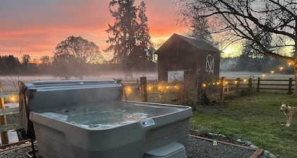 Renovated farmhouse on 7 ac sleeps 16, hot tub, horses, AC, BBQ, huge kitchen