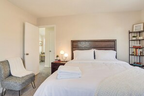 3 bedrooms, desk, iron/ironing board, travel cot