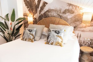 Quarto júnior | Roupas de cama premium, cofres nos quartos, quartos à prova de som