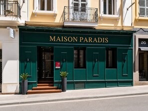 A green facade with the name 'MAISON PARADIS' in gold lettering. - Maison Paradis Marseille (Marseille)