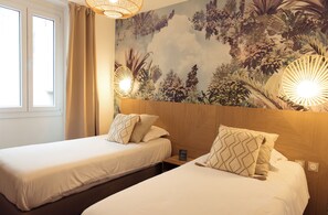 Habitación clásica con 2 camas individuales | Ropa de cama de alta calidad y caja de seguridad en la habitación 