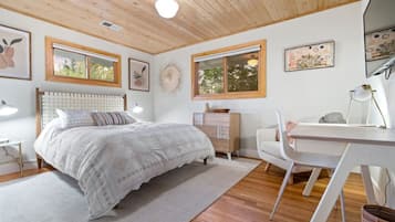 2 bedrooms, desk, iron/ironing board, free WiFi