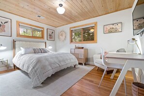 2 bedrooms, desk, iron/ironing board, free WiFi