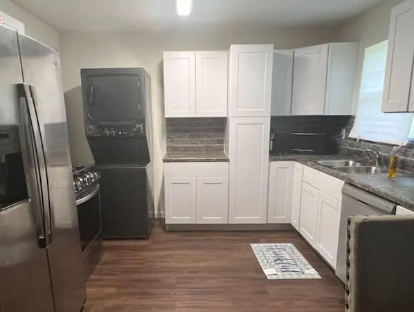 Private kitchen - Quaint newly renovated 3 bedroom home. (Houston)