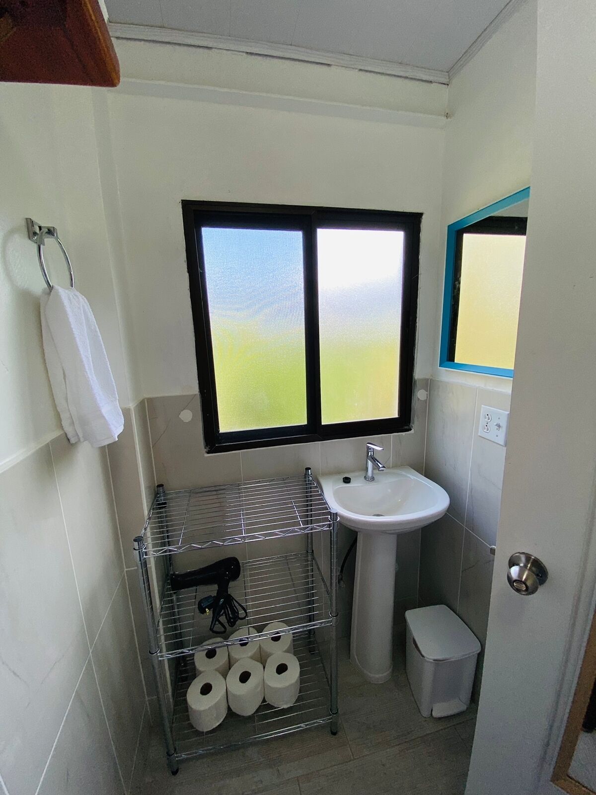 淋浴设施、吹风机、毛巾、肥皂