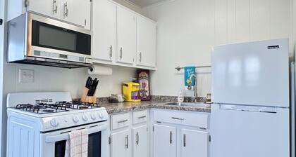 Walk to EVERYTHING! Steps to Restaurants/Shopping/Nightlife! ~Bardstown Rd /4ppl