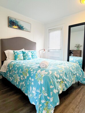 1 bedroom, desk, free WiFi, bed sheets - Walk to EVERYTHING- Steps to Restaurants/Shopping/Nightlife - Bardstown Rd /4ppl (Louisville)