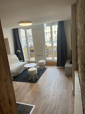 1 chambre, fer et planche à repasser, Wi-Fi, draps fournis