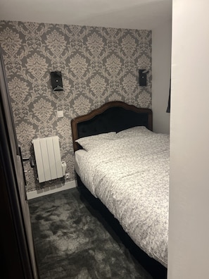 1 chambre, fer et planche à repasser, Wi-Fi, draps fournis