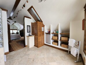 Habitación de lujo, 1 cama King size, vista a la montaña | Baño | Tina y regadera independientes y tina de hidromasaje 