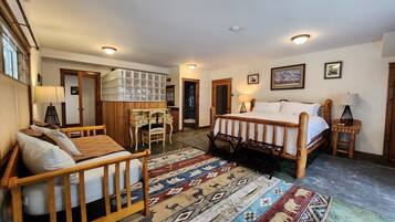 Habitación de lujo, varias camas, planta baja | Decoración personalizada, muebles diferentes y cuna de viaje