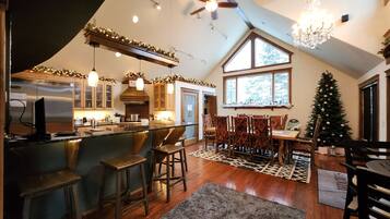 Habitación de lujo, 1 cama King size, planta baja | Comedor