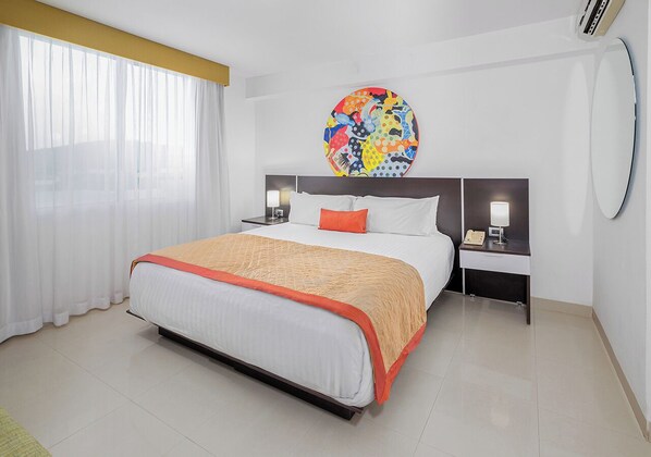 Standard Room, 1 King Bed