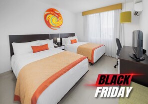 خزنة داخل الغرفة وستائر تعتيم ومكواة/لوح كي وواي فاي مجانًا