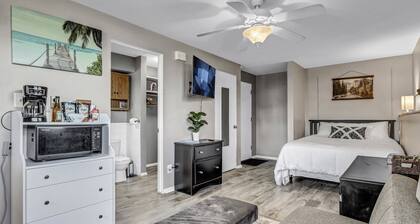 Studio1120F/BigTV/PKG/ near Chicago Outlet Mall/Downtown Aurora/Hollywood Casino