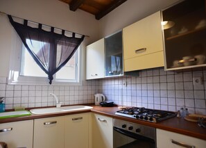 Fridge, microwave, oven, stovetop - Kastor House (Porto Cheli)