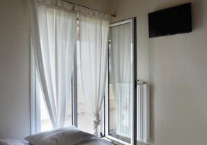 2 bedrooms, in-room safe, desk, iron/ironing board - Kastor House (Porto Cheli)