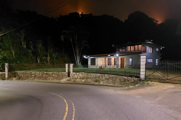 Great home! 4bd/3bath + office with a modern design and amenities close to all.