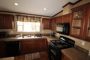 Fridge, microwave, oven, stovetop - Restful Resort                             . (Zwolle)