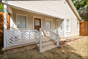Exterior - cozy cottage downtown 2bd/2bth pet friendly (San Angelo)