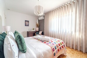 3 bedrooms, iron/ironing board, travel crib, free WiFi - MARIA HOME REALL`S (Real)